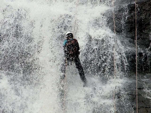 5 Minutes of Thrill: Waterfall Rappelling