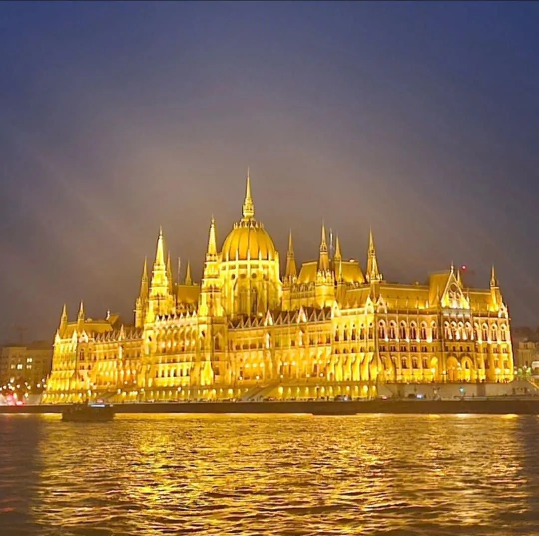 The Chain Bridge | Hungarian Parliament | A day in Budapest