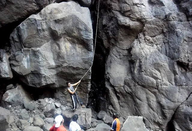 Trek from Samrad -Sandhan valley-Karoli Ghat-Ratangad-Ratanwadi