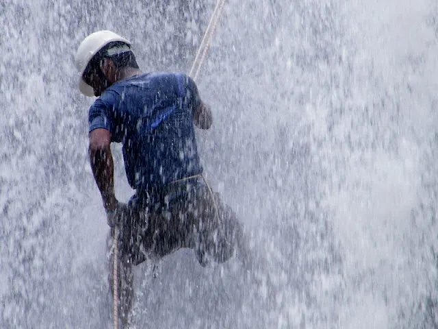 5 Minutes of Thrill: Waterfall Rappelling