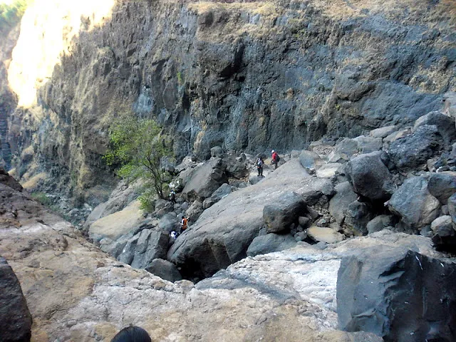 Trek from Samrad -Sandhan valley-Karoli Ghat-Ratangad-Ratanwadi