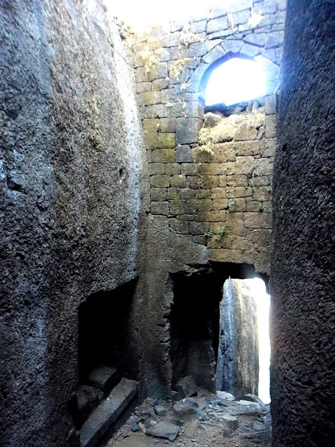 Trek from Samrad -Sandhan valley-Karoli Ghat-Ratangad-Ratanwadi
