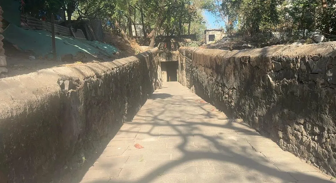 Just a unnoticeable entrance gate of Jogeshwari caves