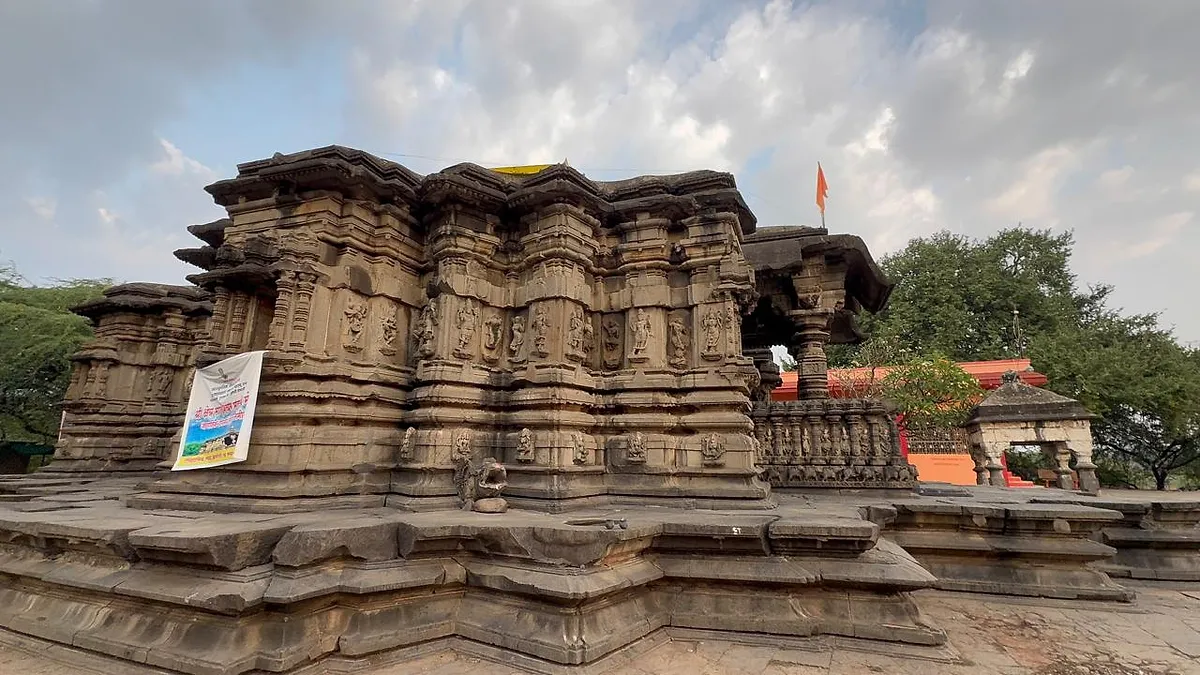 Discovering Hidden Gems: The Mankeshwar Shiva Temple (Maharashtra)