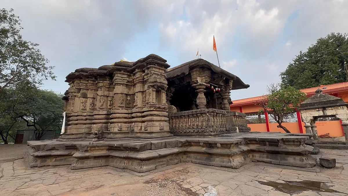 मानकेश्वर शिव मंदिर