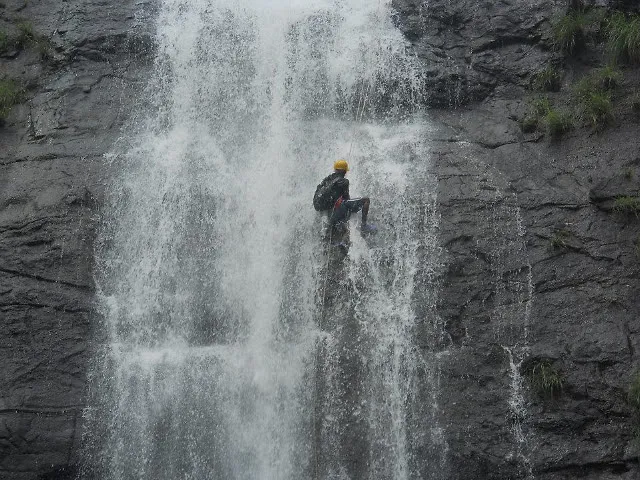 5 Minutes of Thrill: Waterfall Rappelling