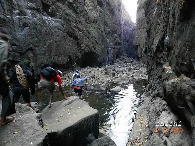 Trek from Samrad -Sandhan valley-Karoli Ghat-Ratangad-Ratanwadi