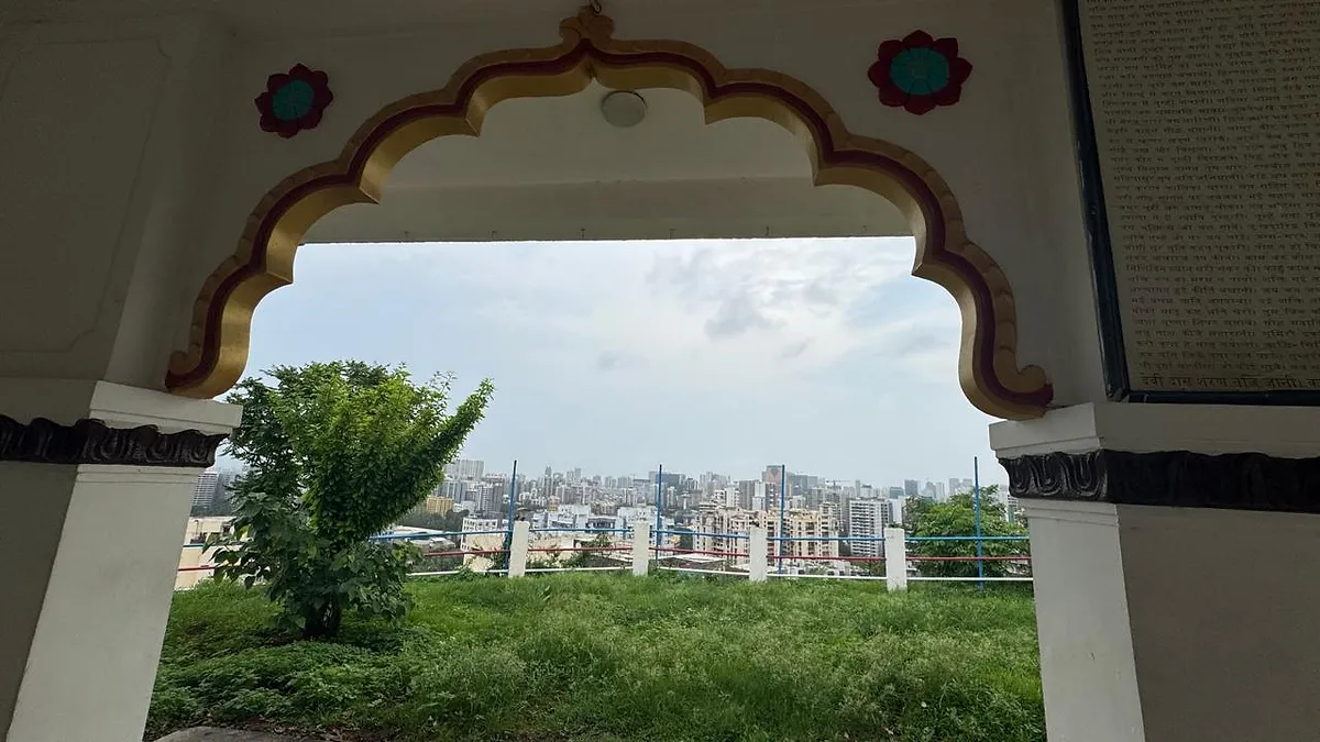 Monolith in the Mumbai City: Gilbert Hill & My Half-Ticket Adventure