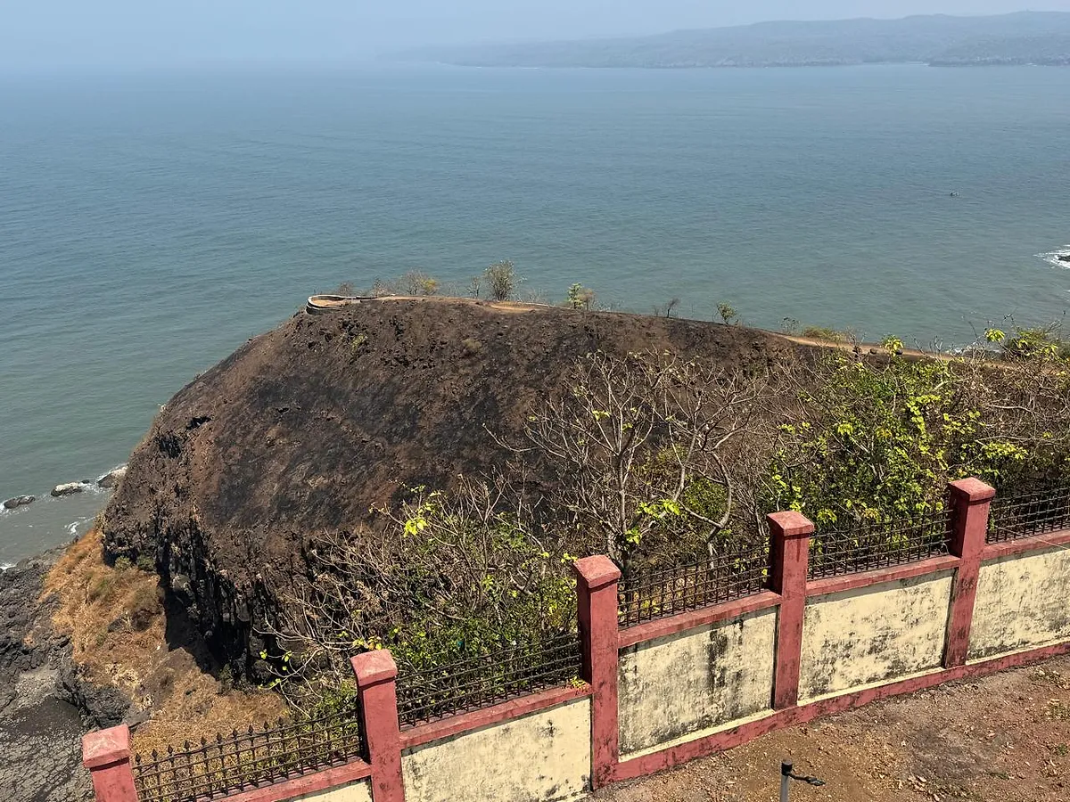 Konkan Road Trip Part 2 – Guhaghar to Dapoli with Beaches, Forts & Family Fun