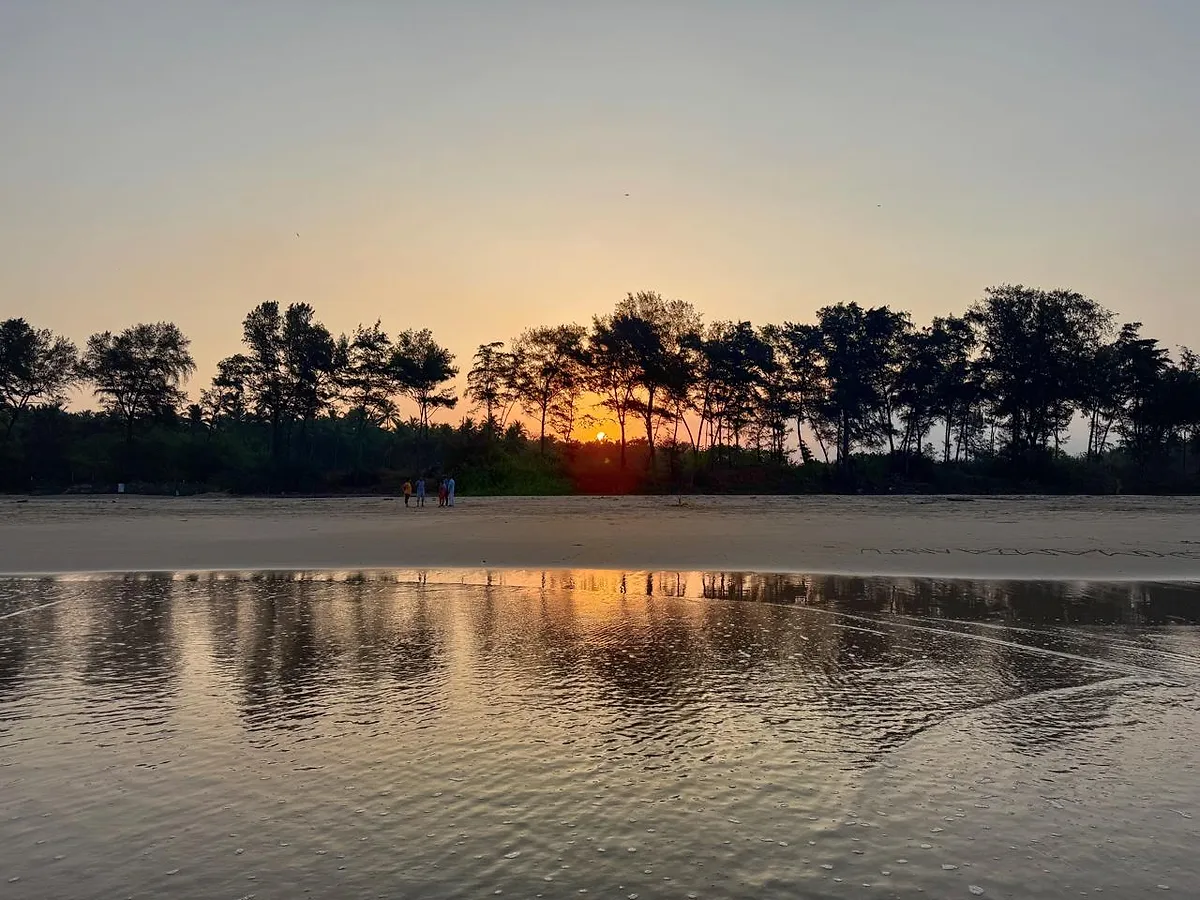 Konkan Road Trip Part 2 – Guhaghar to Dapoli with Beaches, Forts & Family Fun