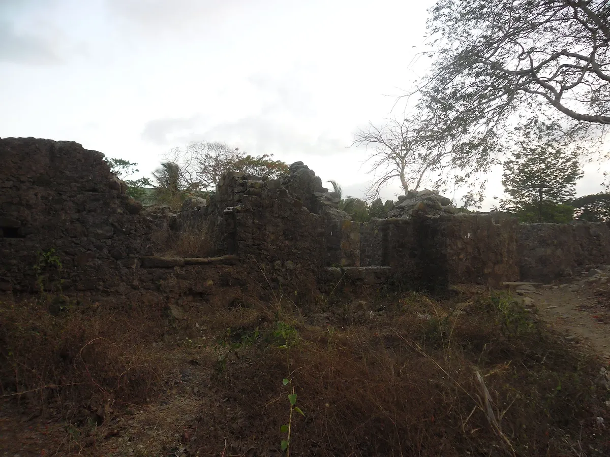 Ruins at the top of the Caves — Mandapeshwar Caves, Borivali